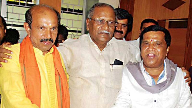 JD(S) candidate Shivarame Gowda(right) being greeted by defeated BJP candidate Siddaramaiah and minister D.C. Thammanna following his victory in the Mandya bypoll.  (KPN)
