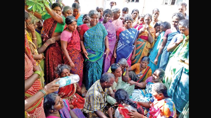 Family members mourn the death of Prathiba who committed suicide after she failed to clearn Neet.(Photo: DC)