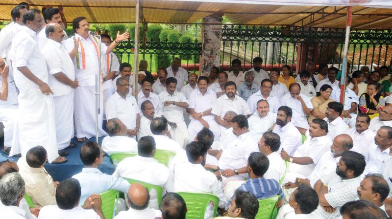 Opposition Leader Ramesh Chennithala inaugurates the UDFs Secretariat dharna against the LDF governments liquor policy in Thiruvananthapuram on Saturday. (Photo: DC)