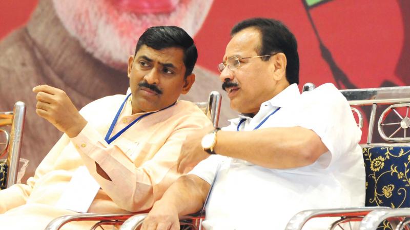 The BJPs Karnataka in-charge, Muralidhar Rao with Union Minister D.V. Sadananda Gowda during a two-day workshop for BJP Vistaraks at Devanahalli, in Bengaluru on Sunday.