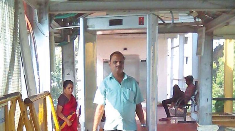 A body scanner at Egmore station kept unsupervised by railway police officers.