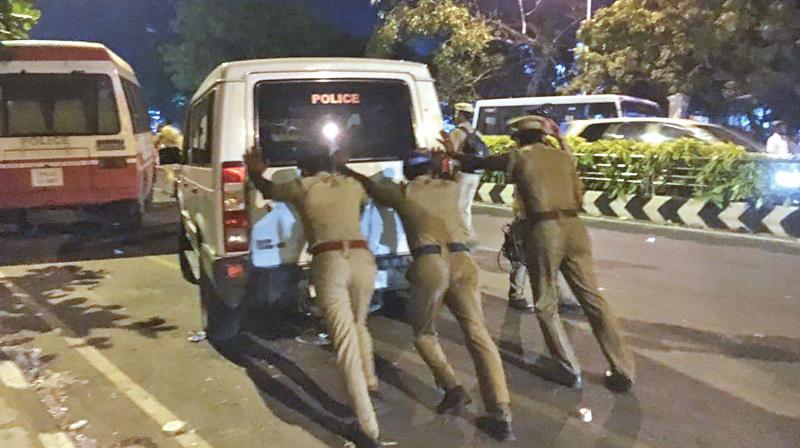 Tired cops pushing their van for return to station at the close of counting in QMC late Sunday evening. (Photo: DC)