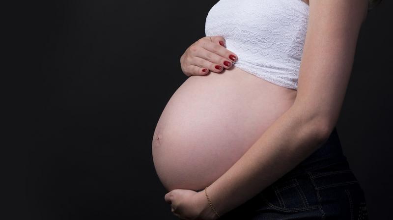 Stressing while pregnant can affect the size of the baby. (Photo: Pixabay)