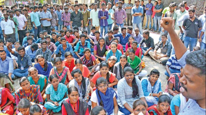 Government Fine Arts College students agitate on Tuesday over a slew of issues including demonetisation, jallikattu and farmer deaths (Photo: DC)