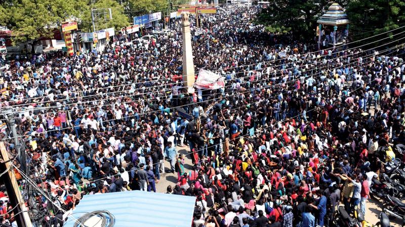 Thousands of students protesting at Tamukkam grounds (Photo: DC)