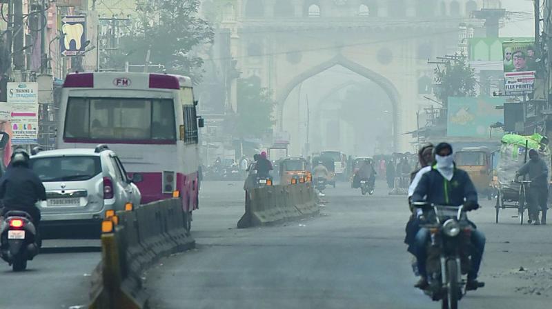 The picturesque Charminar looks hazy as a thick blanket of fog covered the city on Saturday morning. (style photo service)