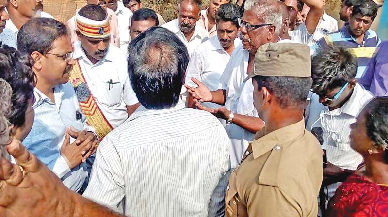 Workers of beach mineral companies expressed their grievances to the court commissioner Satyabrata Sahoo, who visited Valavallan factory on Saturday. (Photo: DC)