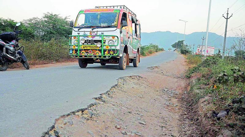 The Vijayawada-Amaravati Road near Penumaka village in the capital region is full of potholes turns a nightmare to the commuters. (Photo: DC)