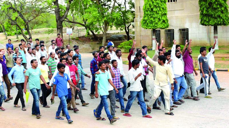 Group-2 aspirants along with unemployed JAC protest against Telangana Chief Minister K. Chandrasekara Rao at OU Arts College on Monday.    (Photo: DC)