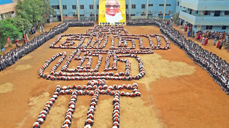Around 4,000 students of Everwin Vidyasharam, Kolathur on Thursday, form the name of Kalaignar to pay homage to the late former CM M.Karunanidhi. (Photo:DC)