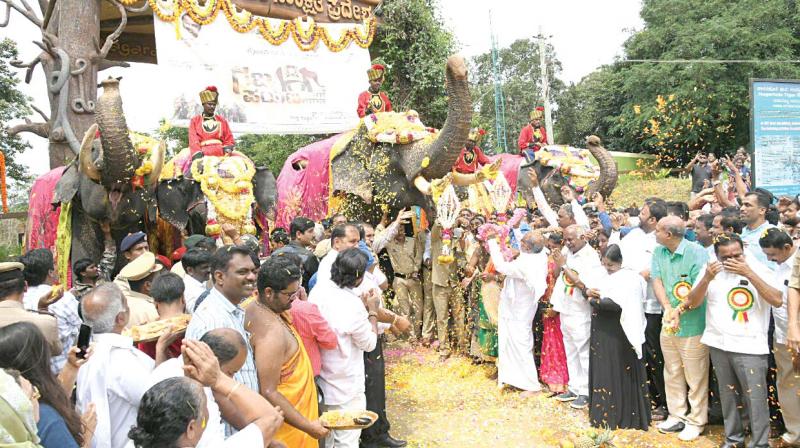 Mahouts and Kaavaadis of the Dasara elephants were honoured on the occasion. Mr Devegowda said