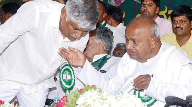 A file photo of former Mandya MP and minister C.S. Puttaraju with JD(S) supremo H.D. Deve Gowda. His resignation forced the Mandya Lok Sabha bypoll.