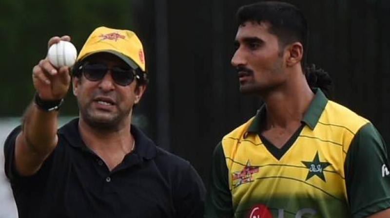 Akram will conduct a day-long coaching clinic in Colombo. (Photo: AFP)