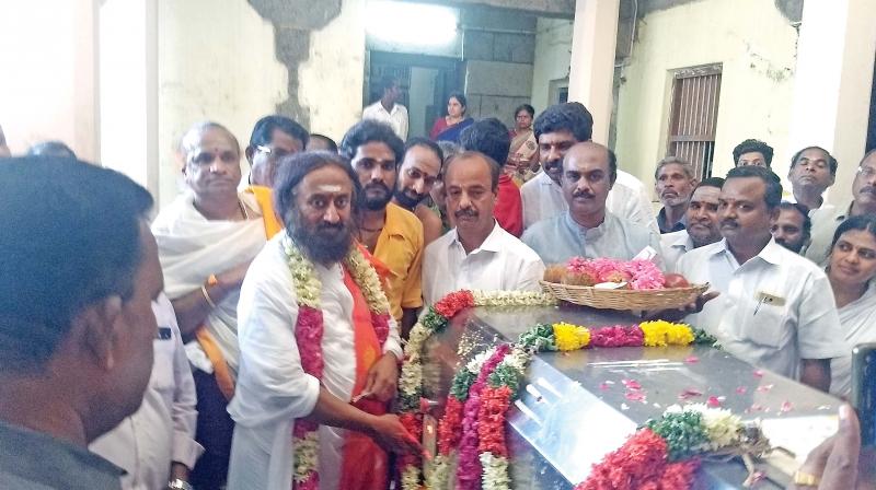 Ravishankar, founder of Art of Living, inaugurates the organic waste composting unit at Swaminathaswamy temple at Swamimalai on Wednesday.  (Image: DC)