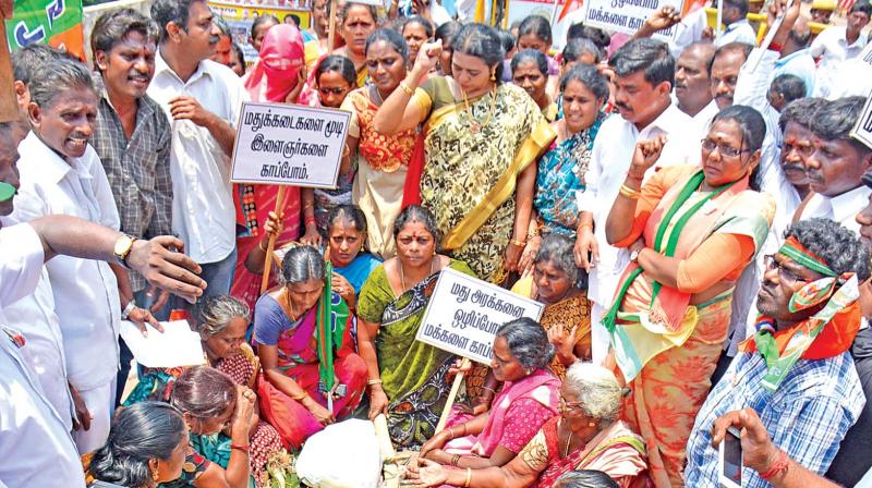 State BJP unit on Tuesday stages a demonstration at Mylapore seeking immediate closure of all the liquor shops. (Photo: DC)