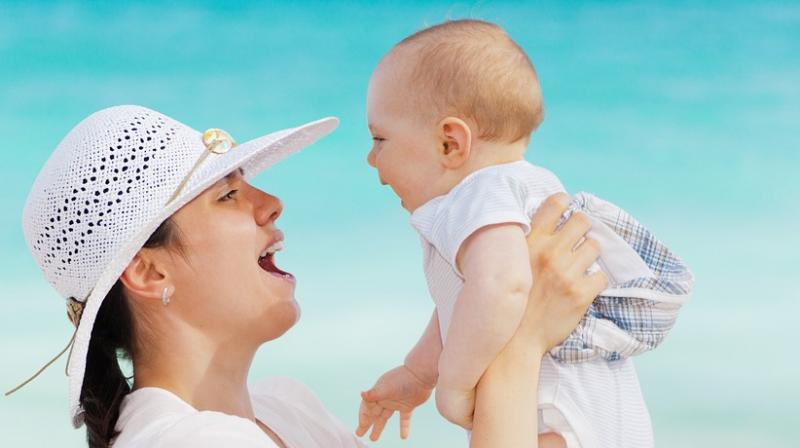 Eye contact with your baby helps synchronise your brainwaves: Study