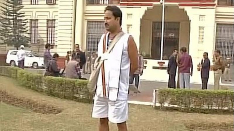 BJP MLA Binay Bihari arrived in Bihar Vidhan Sabha wearing vest and shorts to protest against delay in construction of road in his assembly area. (Photo: ANI/Twitter)