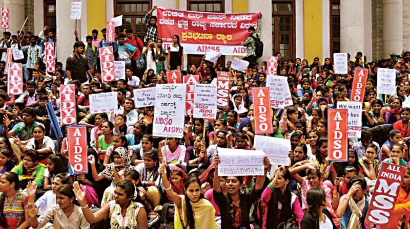 Addressing the protesters AIDSO District Secretary Ajay Kamat said the Kumaraswamy government has betrayed the students after promising that the move proposed by the previous Siddaramaiah government would be implemented after the budget announcement.