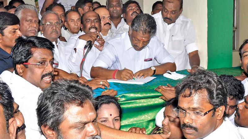 Chief Minister Panneerselvam inaugurates a signature  campaign on Saturday to declare the Poes Garden residence of former Chief Minister J. Jayalalithaa as a memorial. (Photo: DC)