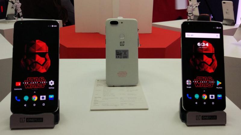 The new limited edition comes with a White finish, alongside the Star Wars logo and the OnePlus branding below the fingerprint sensor.