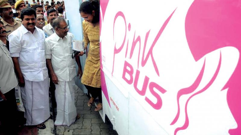 Transport minister A.K. Saseendran, former transport minister V.S. Sivakumar and corporation councillor  M.V. Jayalekshmi during the flag-off of the Pink Bus in Thiruvananthapuram on Tuesday. (Photo: DC)