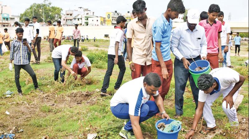 Volunteers participated in Vaigai river cleaning drive in Madurai on Thursday. (Photo: DC)