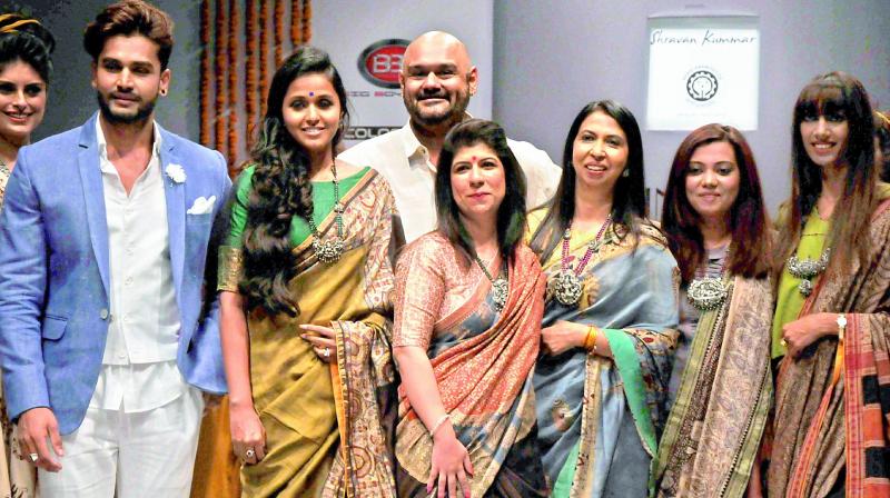 Designer Shravan Kumar with models