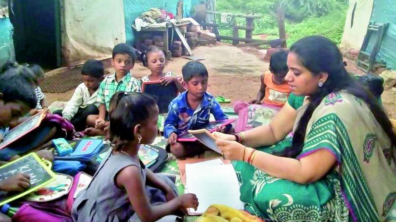 An HHH volunteer teaches kids from the economically backward areas of Hyderabad as part of their Mission Education programme.