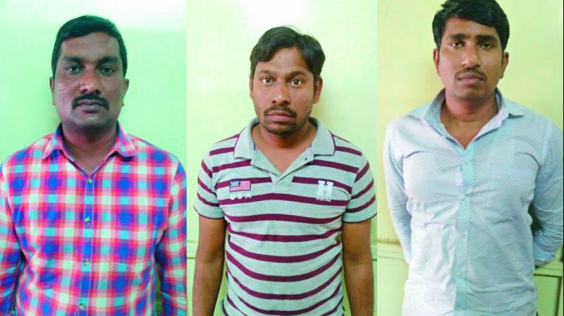 The three incurred losses in their business and in order to make quick money, posed as ACB sleuths and blackmailed three government officials.