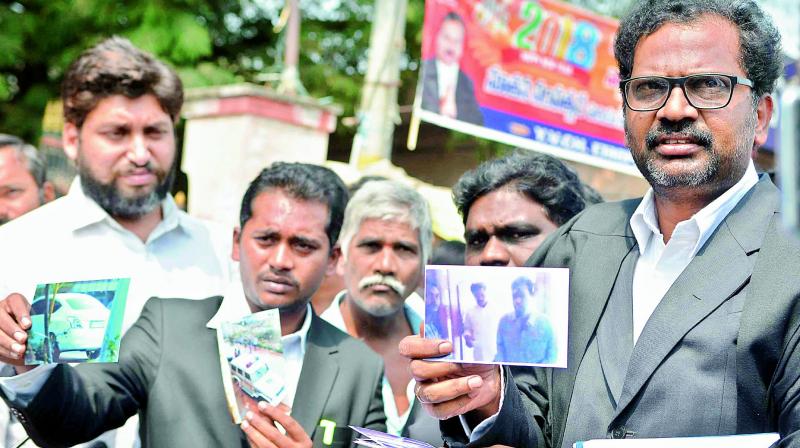 Advocates Kiran Kumar, K. Venkateswara Rao and accused Praveen Kumar produce evidence in Vijayawada.