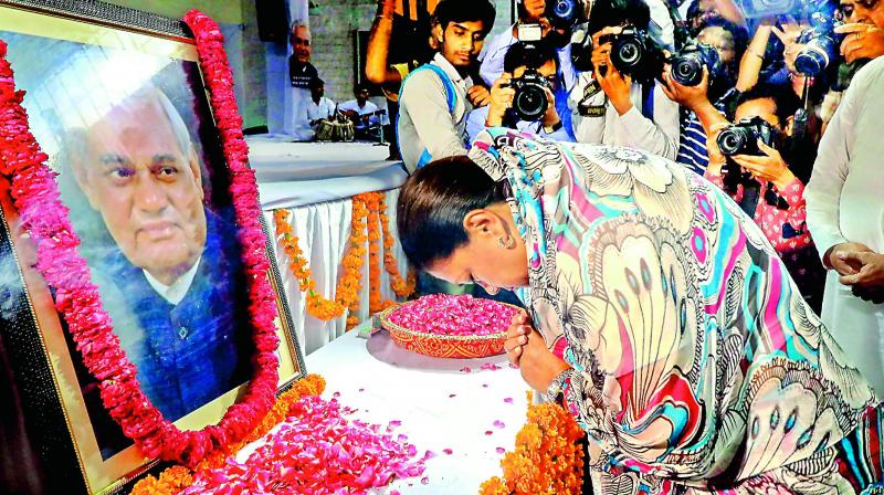 Rajasthan Chief Minister Vasundhara Raje pays tribute during an all-party condolence meeting to former prime minister Atal Behari Vajpayee, on Tuesday. (Photo: PTI)