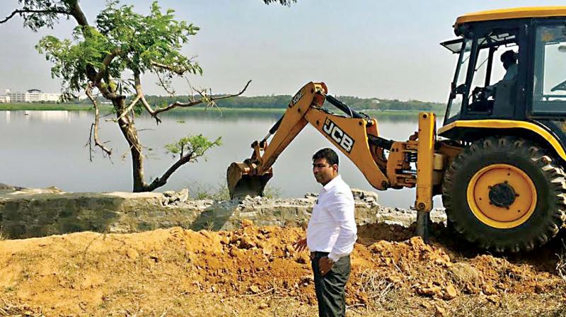 The encroacher, Papareddy, had occupied 20 guntas of lake land on survey number 12 of Iblur village. In addition, he had dug two borewells and was supplying water through tankers.