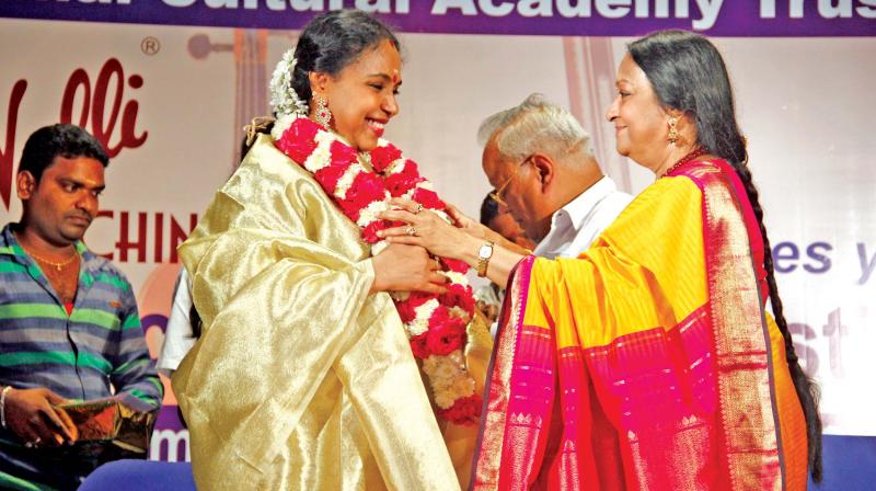 Eminent dancer Dr Padma Subrahmanyam wishes renowned carnatic vocalist Sudha Raghunathan at the Fine Arts Festival organised by the Chennai Cultural Academy Trust on Friday.  Sudha Raghunathan was presented with lifetime achievement award. (Photo: DC)