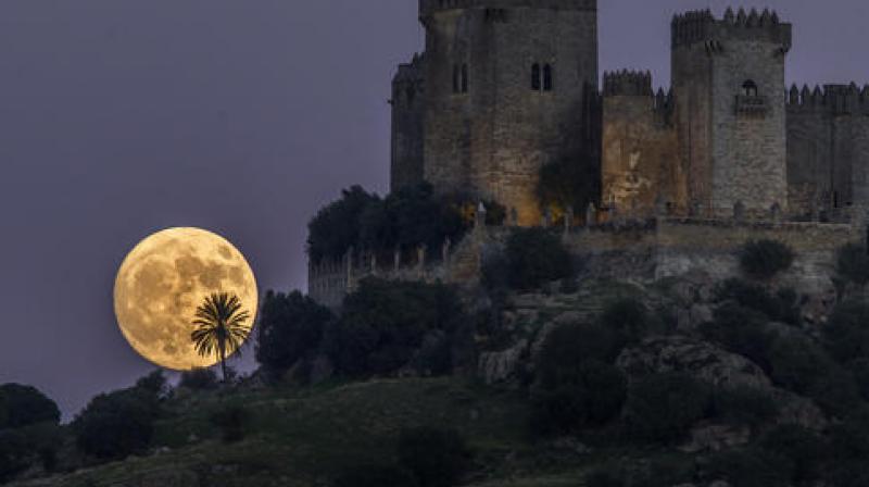 Monday, Nov. 14, 2016 will have the closest full moon of the year, or every 14 months to be precise. It will also be the closest the moon comes to us in almost 69 years. And it wont happen again for another 18 years. (Photo: AP)