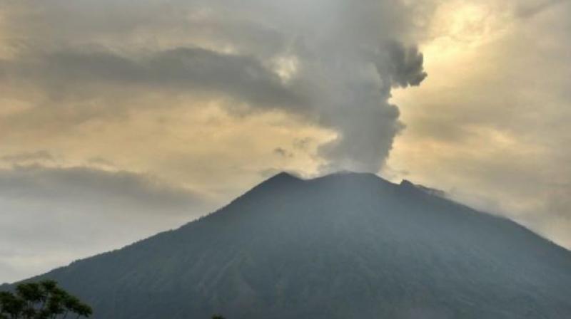 A volcano on the island of Kadovar, located about 24 km north of the Papuan mainland, began erupting on January 5. (Photo: AFP)