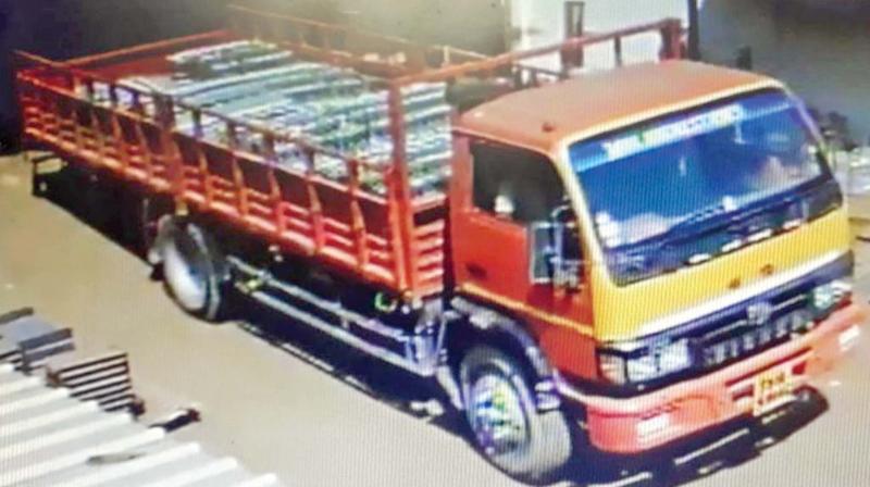 CCTV footage of the truck used by the gang. (Photo: DC)