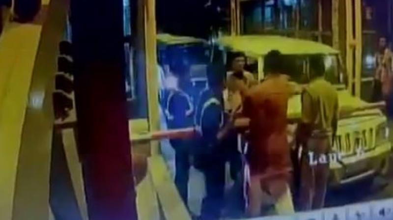 A BJP legislator thrashed a toll plaza staff after he was asked to pay the money for the vehicles in his cavalcade in Fatehganj area Bareilly. (Photo: videograb)