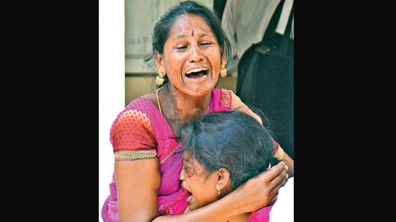Latha, the mother of the deceased child, Sandhya wails over the ill fate that struck her family (Photo: DC)