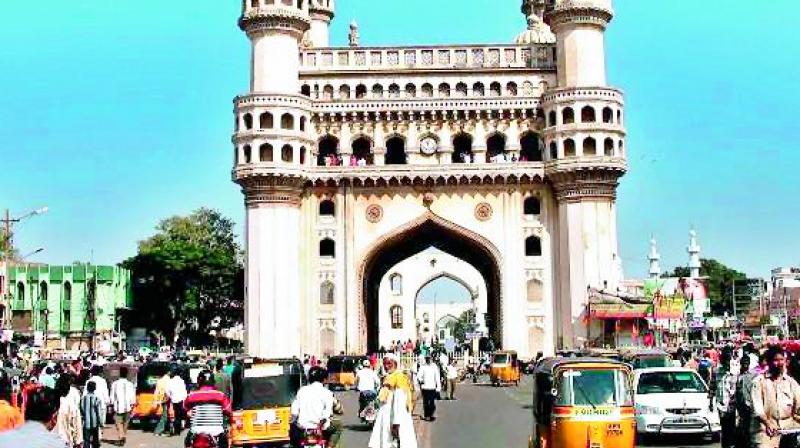The process of shifting hawkers from Charminar to the Charkamam had the jewellers association in the area staging a major protest.