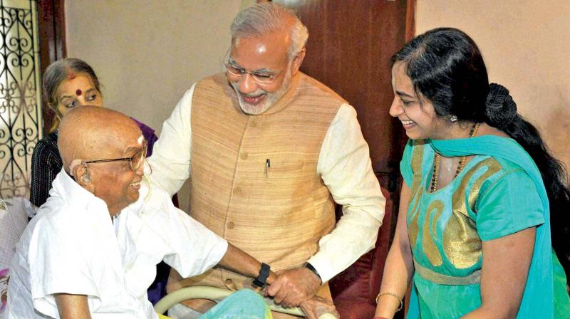PM Modi meeting Cho Ramaswamy at his home (Photo: DC)