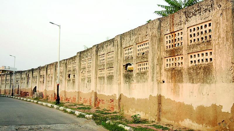 The wall with gaping holes on the road near Kacheguda station that was used by women to board trains now stands in shambles. 	DEEPAK DESHPANDE