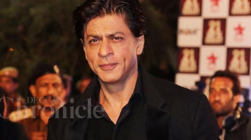 SRK deeply hurt after a fan loses life in an attempt to see him.