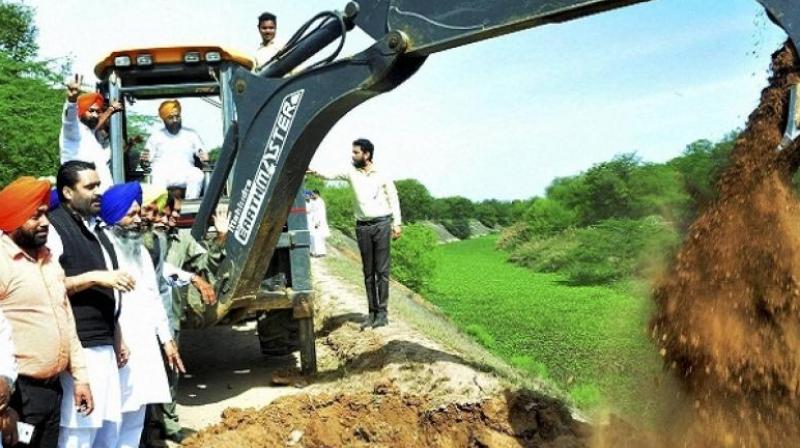 The second resolution said the State government should take up the matter with the Centre and neighbouring states for levying cost and royalty on the release of water. (Photo: PTI)