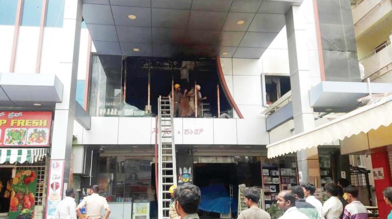 Firefighters try to douse a blaze at a shopping complex in Kasavanahalli in Bengaluru on Saturday (Photo:DC)