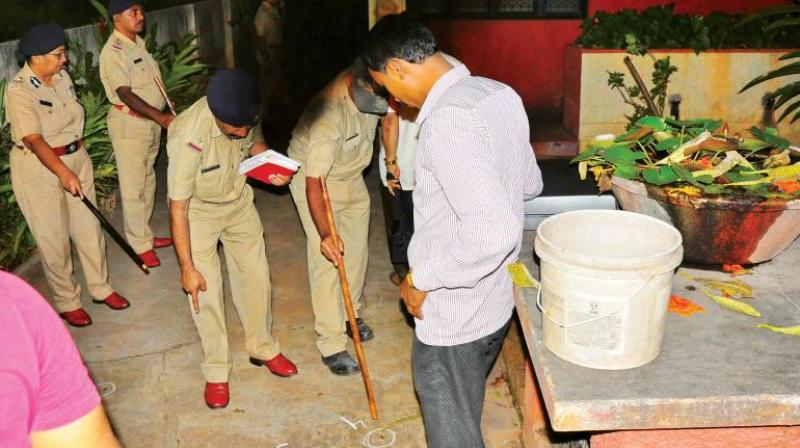 Police and forensic teams outside the house of senior Kannada journalist Gauri Lankesh on Tuesday. (Photo: DC)