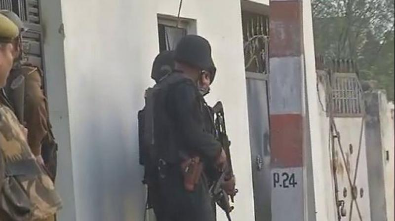 A shootout between a suspected terrorist and Uttar Pradesh Anti-Terror Squad began in Thakurganj area of Lucknow on Tuesday. (Photo: ANI/Twitter)