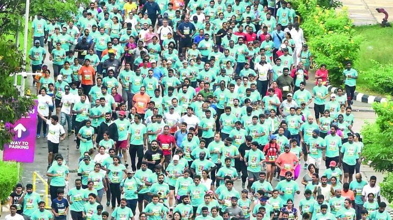 Thousands of participants take part in the annual Hyderabad Marathon at Hitec City on Sunday. (Photo:DC)