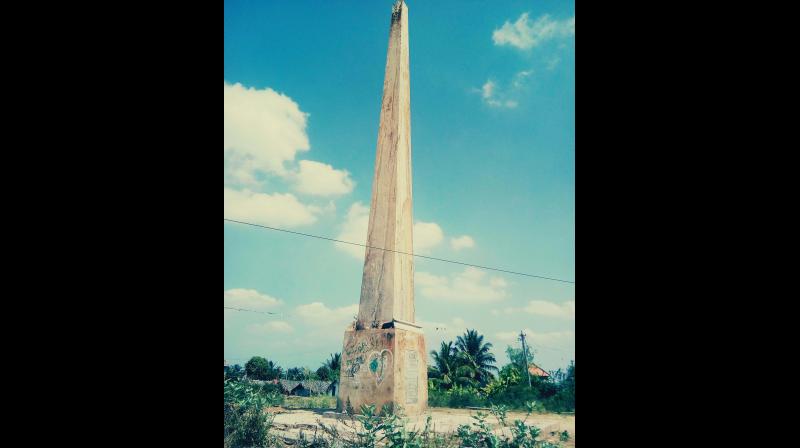 The tallest obelisk at Vidya Nagar is in urgent need of conservation in Pandavapura taluk of Mandya