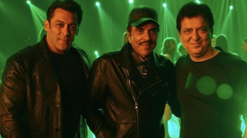 Salman Khan, Dharmendra, Sajid Nadiadwala on the sets of Yamla Pagla Deewana Phirr Se.