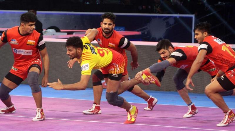 Gujarat will have their hopes pinned on star raider Sachin Tanwar, who has been consistent through the campaign. (Photo: Pro Kabaddi)